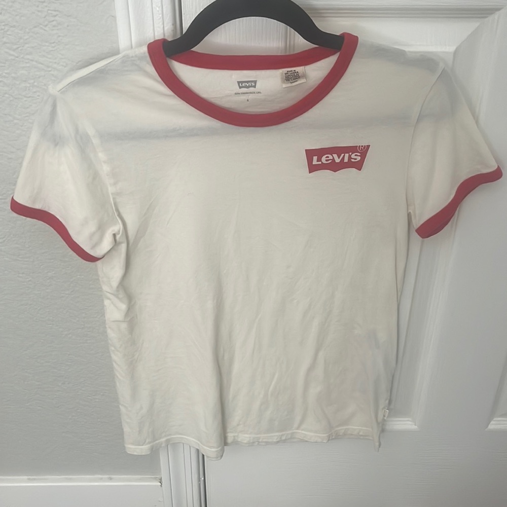 Levi’s tee